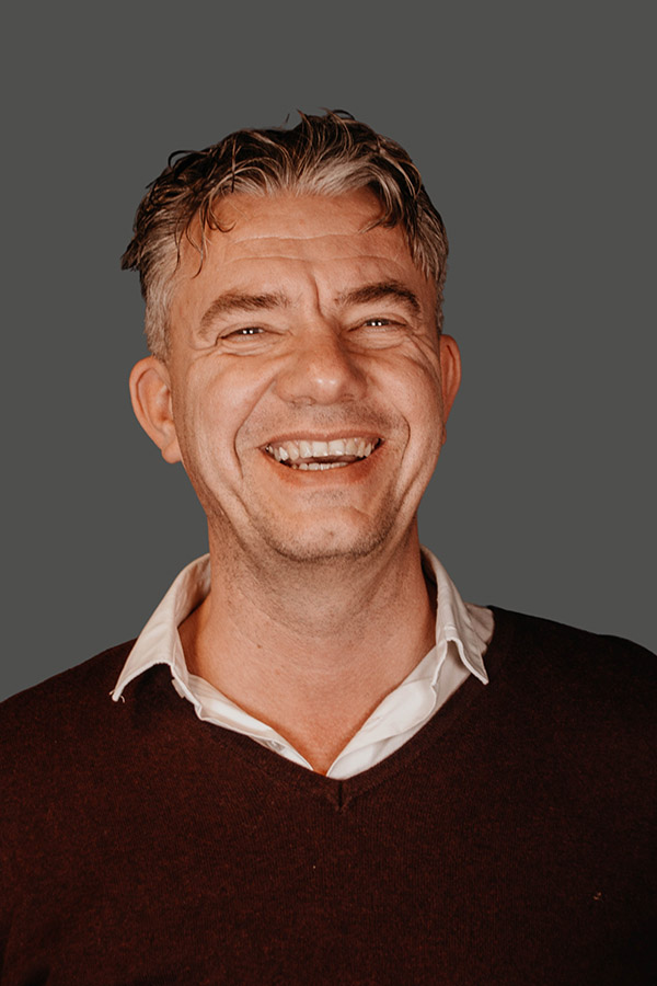 MARK VAN DEN TILLAAR