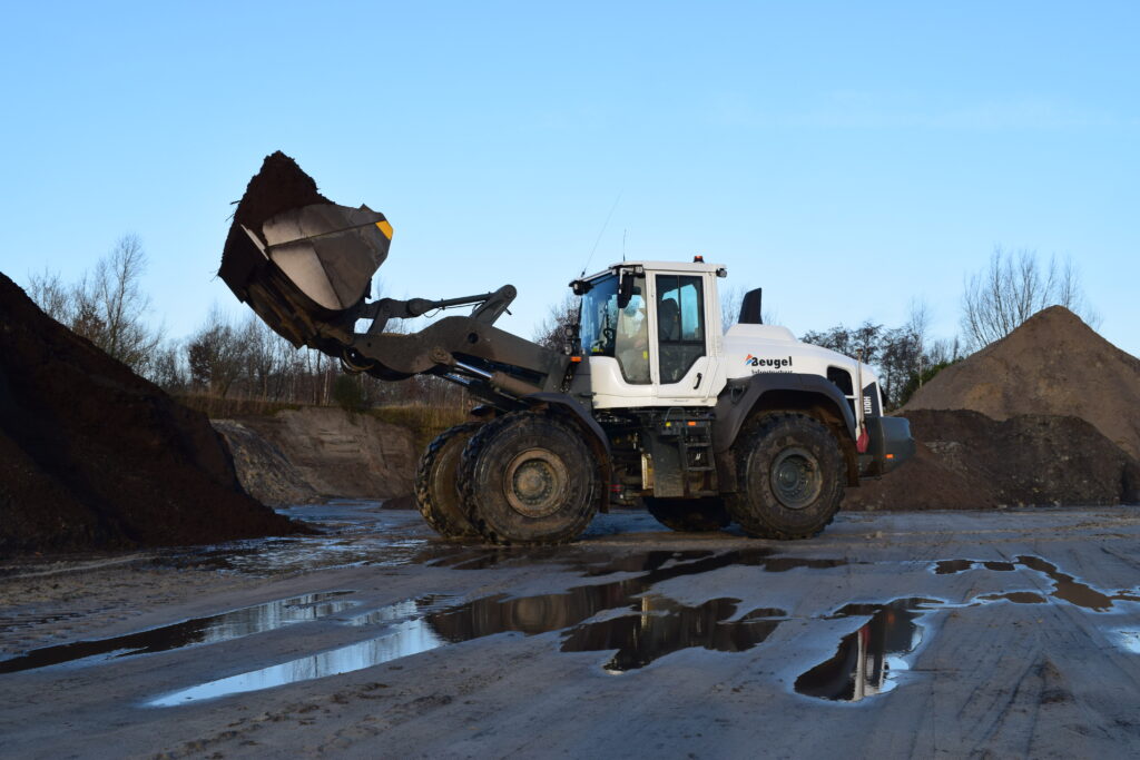 Shovel Grondbank Beilen